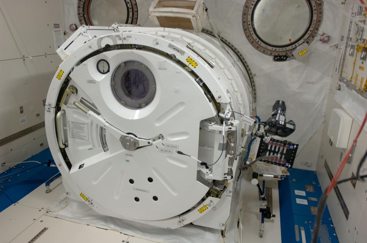 View of internal airlock (A/L) in the Japanese Experiment Module (JEM) Pressurized Module (JPM). Photo was taken during Expedition 34.