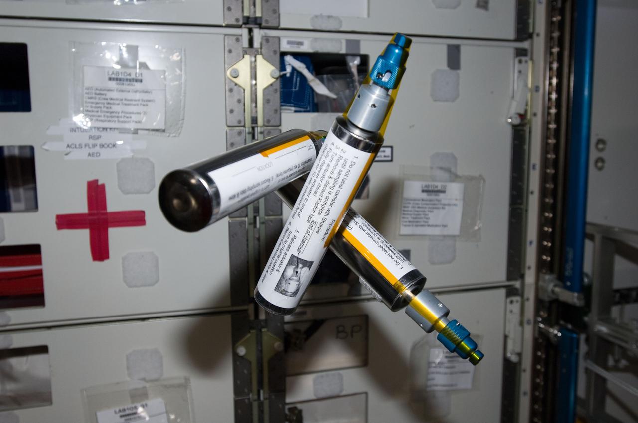 View of Grab Sample Containers (GSC) assembly, Part Number (P/N): SEG46121657-301, Serial Number (S/N): 2106, Barcode: EHS00184J, in the U.S. Laboratory. Photo was taken during Expedition 34.