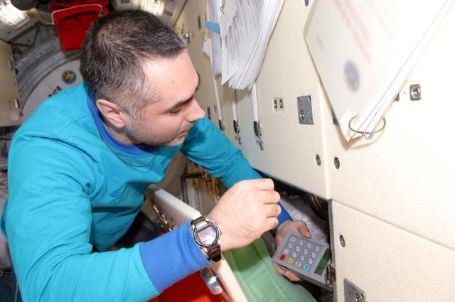 NASA image: Tarelin uses Liulin-5 Electronic Block in the MRM-1