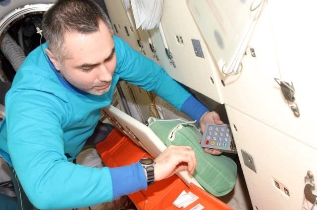 NASA image: Tarelin uses Liulin-5 Electronic Block in the MRM-1