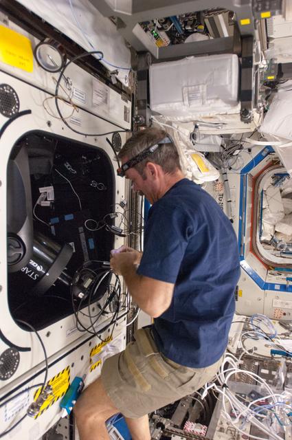 Hadfield works on the ISERV in the U.S. Laboratory