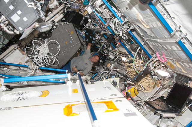 NASA image: Ford installs a UBNT sensor kit in the U.S. Laboratory