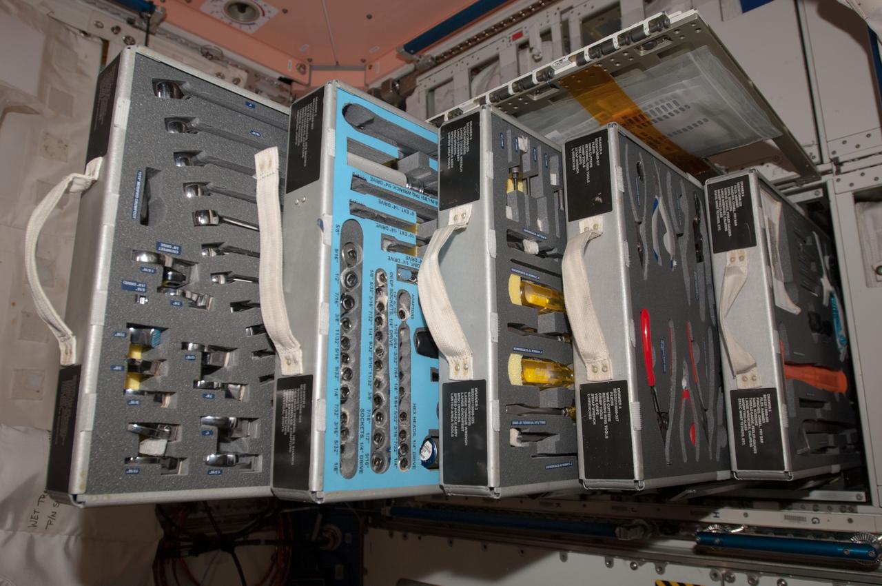 02 GMT042 Toolbox_266C