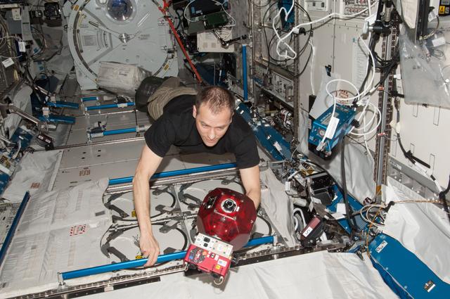 NASA image: Marshburn conducts the SPHERES VERTIGO Experiment in the JPM