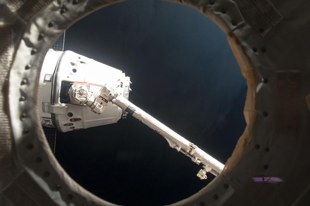 08 GMT062 Dragon Grapple_266C