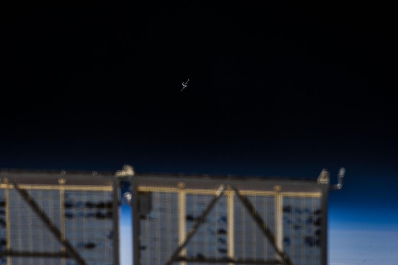 30 GMT062 Dragon Grapple_336