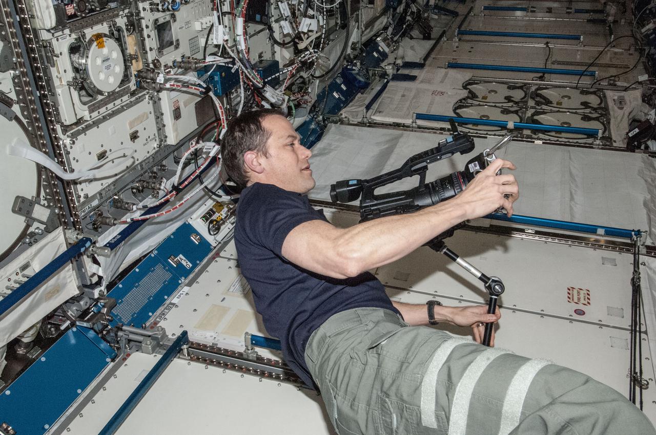 ISS035-E-022390 (17 April 2013) --- NASA astronaut Tom Marshburn, Expedition 35 flight engineer, sets up a video camera to record activity in the Kibo lab aboard the International Space Station on April 17, 2013.