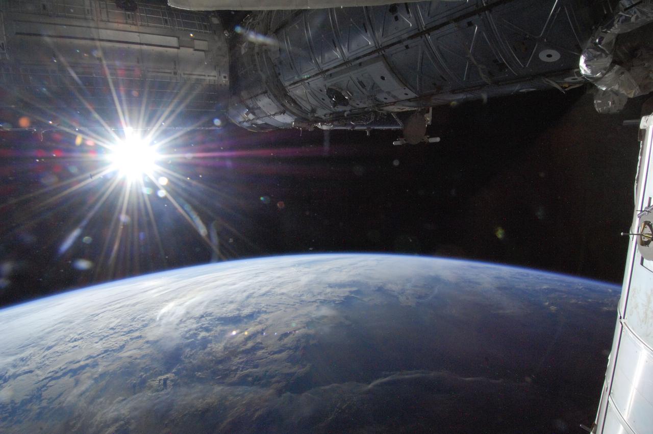 ISS036-E-002224 (21 May 2013) --- The sun is captured in a "starburst" mode over Earth's horizon by one of the Expedition 36 crew members as the orbital outpost was above a point in southwestern Minnesota on May 21, 2013.
