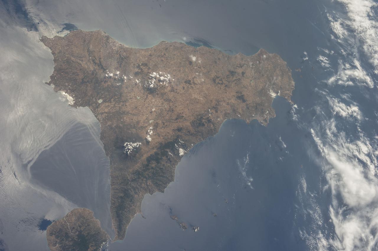 Earth observation taken during a day pass by an Expedition 36 crew member on board the International Space Station (ISS).