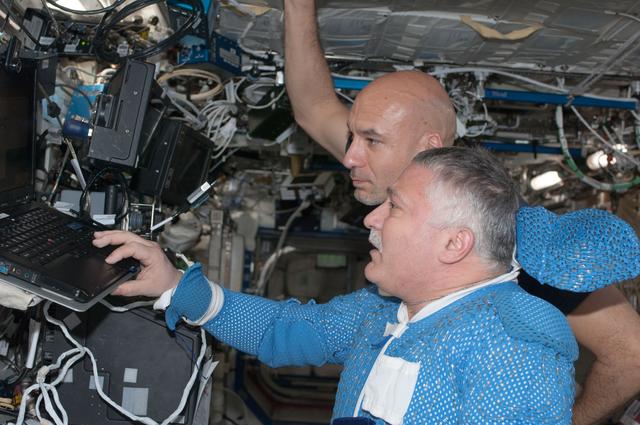 NASA image: Parmitano and Yurchikhin in U.S. Laboratory
