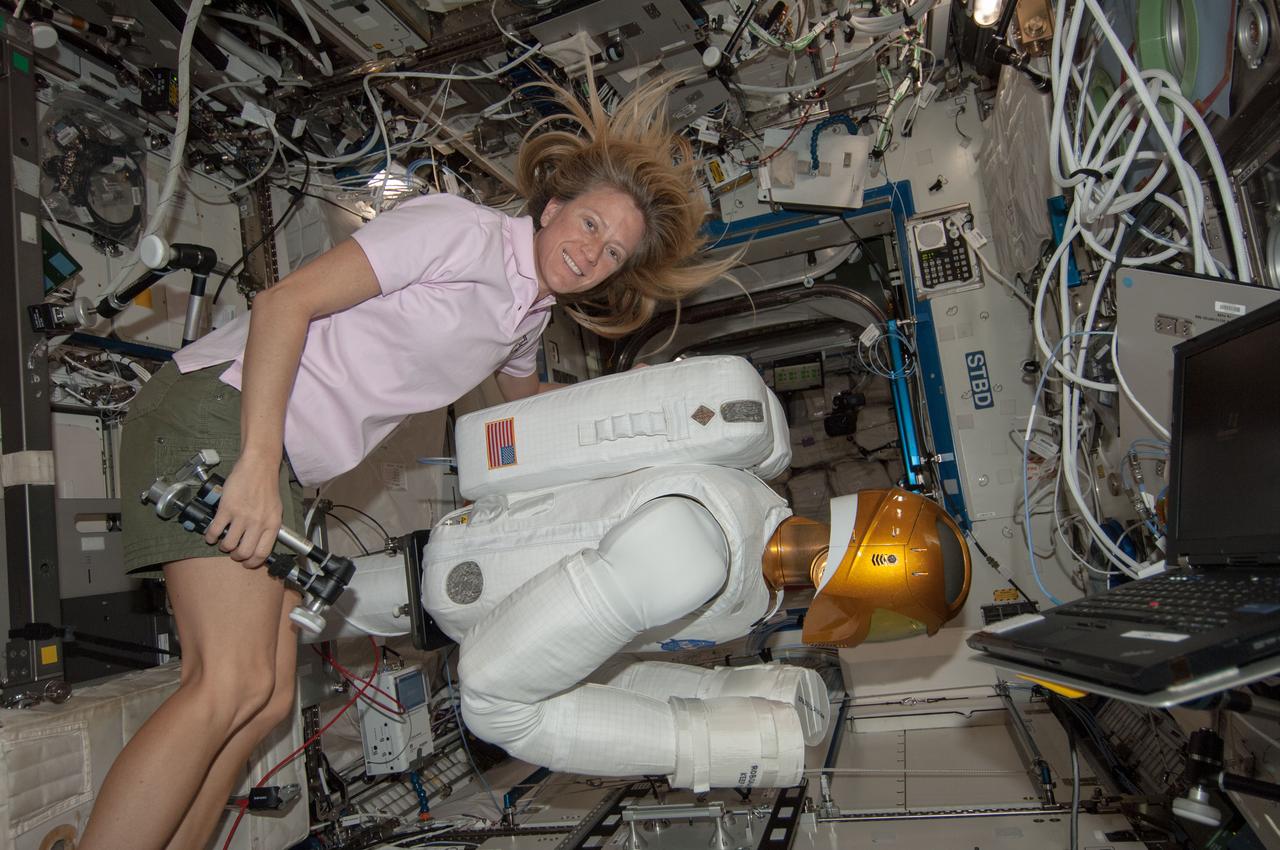 ISS036-E-022474 (22 July 2013) --- NASA astronaut Karen Nyberg, Expedition 36 flight engineer, works with Robonaut 2, the first humanoid robot in space, in the Destiny laboratory of the International Space Station.