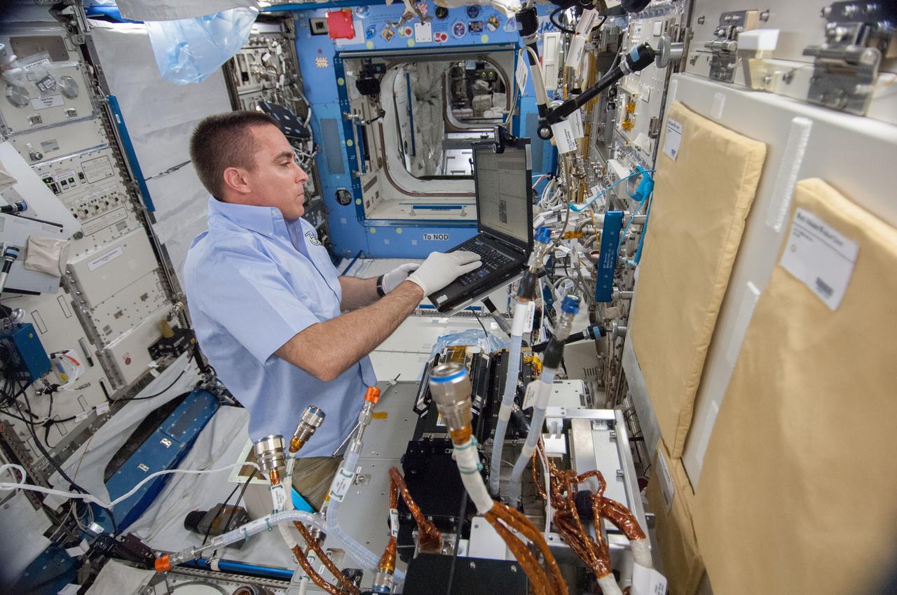 ISS036-E-023083 (23 July 2013) --- NASA astronaut Chris Cassidy, Expedition 36 flight engineer, works to remove the Marangoni Inside (MI) from the Fluid Physics Experiment Facility (FPEF) in the Kibo laboratory of the International Space Station.