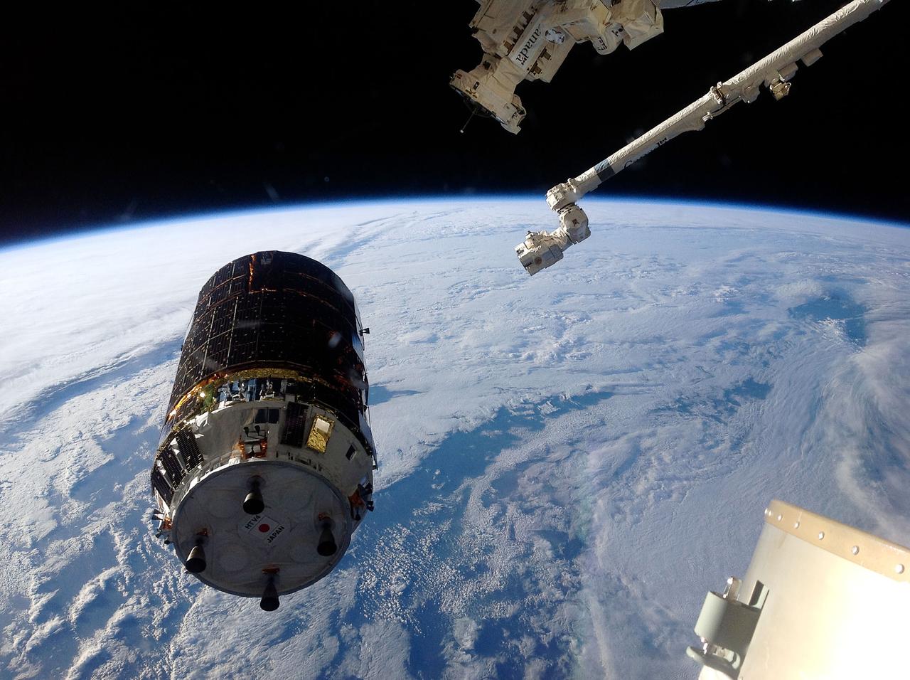 ISS036-E-029800 (9 Aug. 2013) --- The Canadarm2 moves toward the unpiloted Japanese "Kounotori" H2 Transfer Vehicle-4 (HTV-4) as it approaches the International Space Station. The HTV-4 is delivering 3.6 tons of science experiments, equipment and supplies to the orbiting complex. Earth’s horizon and the blackness of space provide the backdrop for the scene.