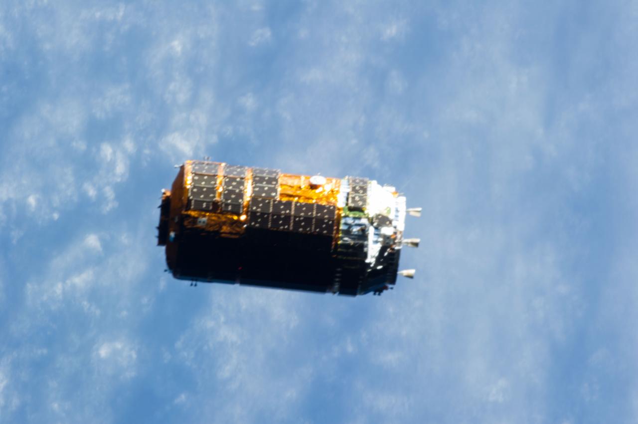 ISS036-E-029963 (9 Aug. 2013) --- The unpiloted Japanese "Kounotori" H2 Transfer Vehicle-4 (HTV-4) approaches the International Space Station. The HTV, a 33-foot-long, 13-foot-diameter unmanned cargo transfer spacecraft, is delivering 3.6 tons of science experiments, equipment and supplies to the orbiting complex. HTV-4 launched from the Tanegashima Space Center in southern Japan on Aug.3 at 3:48 p.m. (Aug. 4 at 4:48 a.m., Japan time).