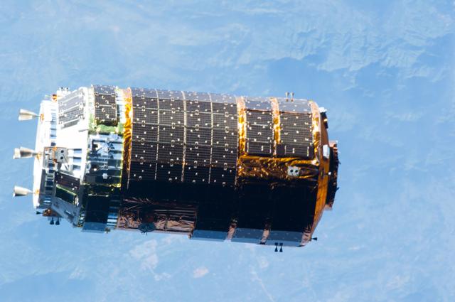 NASA image: HTV-4 approach