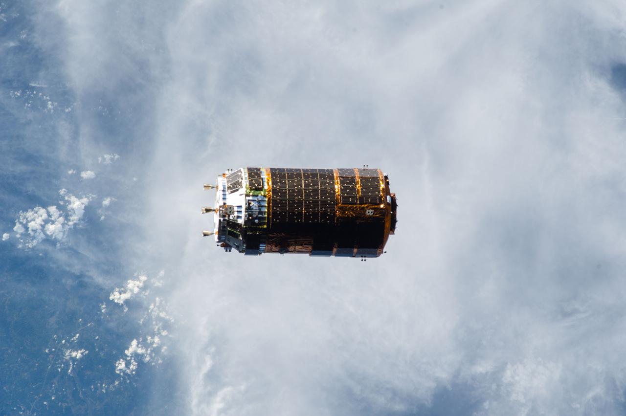 ISS036-E-030064 (9 Aug. 2013) --- The unpiloted Japanese "Kounotori" H2 Transfer Vehicle-4 (HTV-4) approaches the International Space Station. The HTV, a 33-foot-long, 13-foot-diameter unmanned cargo transfer spacecraft, is delivering 3.6 tons of science experiments, equipment and supplies to the orbiting complex. HTV-4 launched from the Tanegashima Space Center in southern Japan on Aug.3 at 3:48 p.m. (Aug. 4 at 4:48 a.m., Japan time).