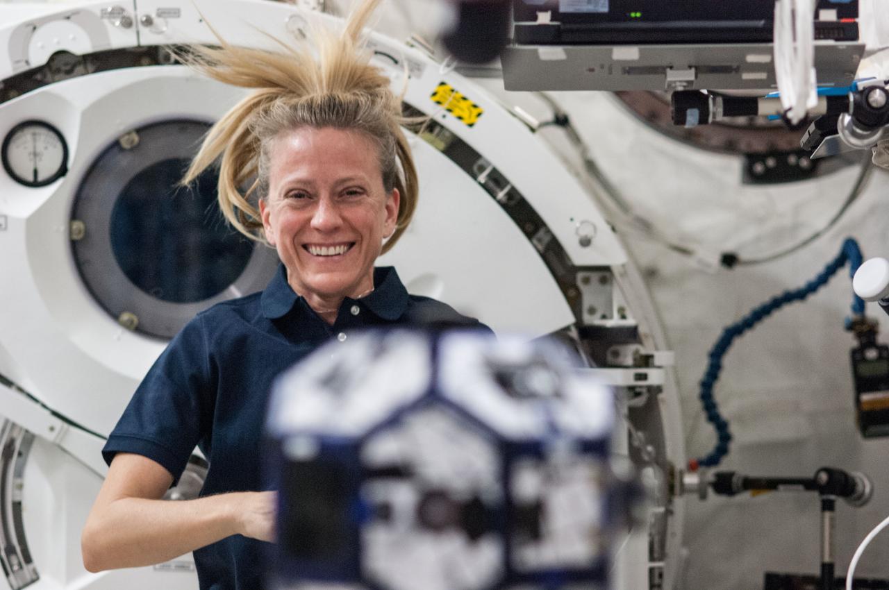 ISS036-E-031668 (13 Aug. 2013) --- In the International Space Station’s Kibo laboratory, NASA astronaut Karen Nyberg, Expedition 36 flight engineer, conducts a session with a pair of bowling-ball-sized free-flying satellites known as Synchronized Position Hold, Engage, Reorient, Experimental Satellites, or SPHERES.