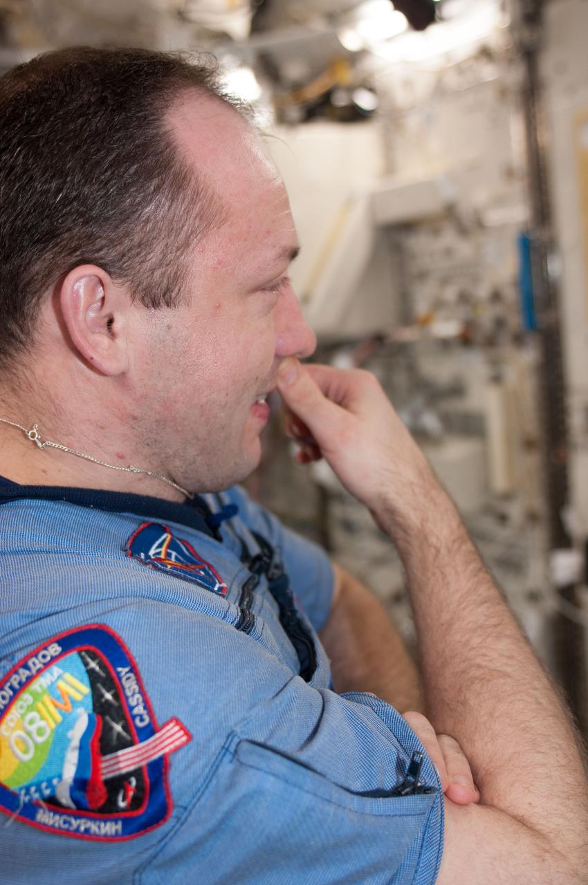 ISS036-E-035811 (23 Aug. 2013) --- Russian cosmonaut Alexander Misurkin, Expedition 36 flight engineer, is pictured in the International Space Station?s Kibo laboratory during a daily planning conference.