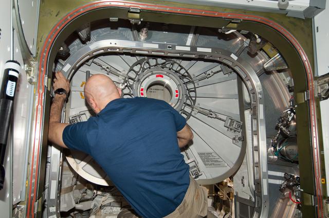 NASA image: HTV-4 hatch closing