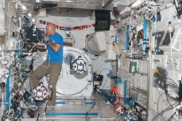 NASA image: SPHERES Zero Robotics Session