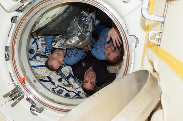 Vinogradov,Cassidy and Misurkin in Soyuz TMA-08M