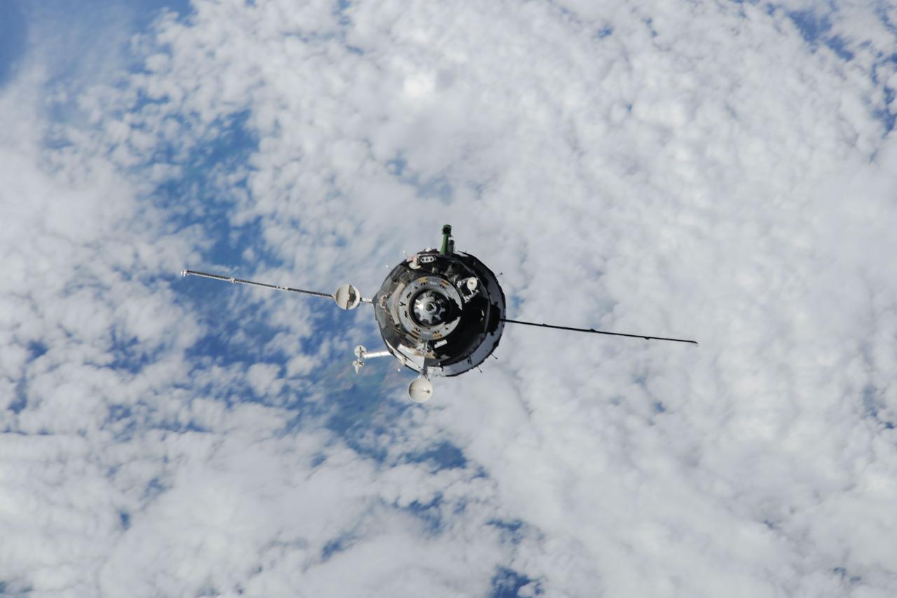 ISS037-E-002664 (25 Sept. 2013) --- The Soyuz TMA-10M spacecraft approaches the International Space Station, carrying Expedition 37 Soyuz Commander Oleg Kotov, NASA Flight Engineer Michael Hopkins and Russian Flight Engineer Sergey Ryazanskiy. The Soyuz docked to the Poisk Mini-Research Module 2 (MRM2) at 10:45 p.m. (EDT) on Sept. 25, 2013.