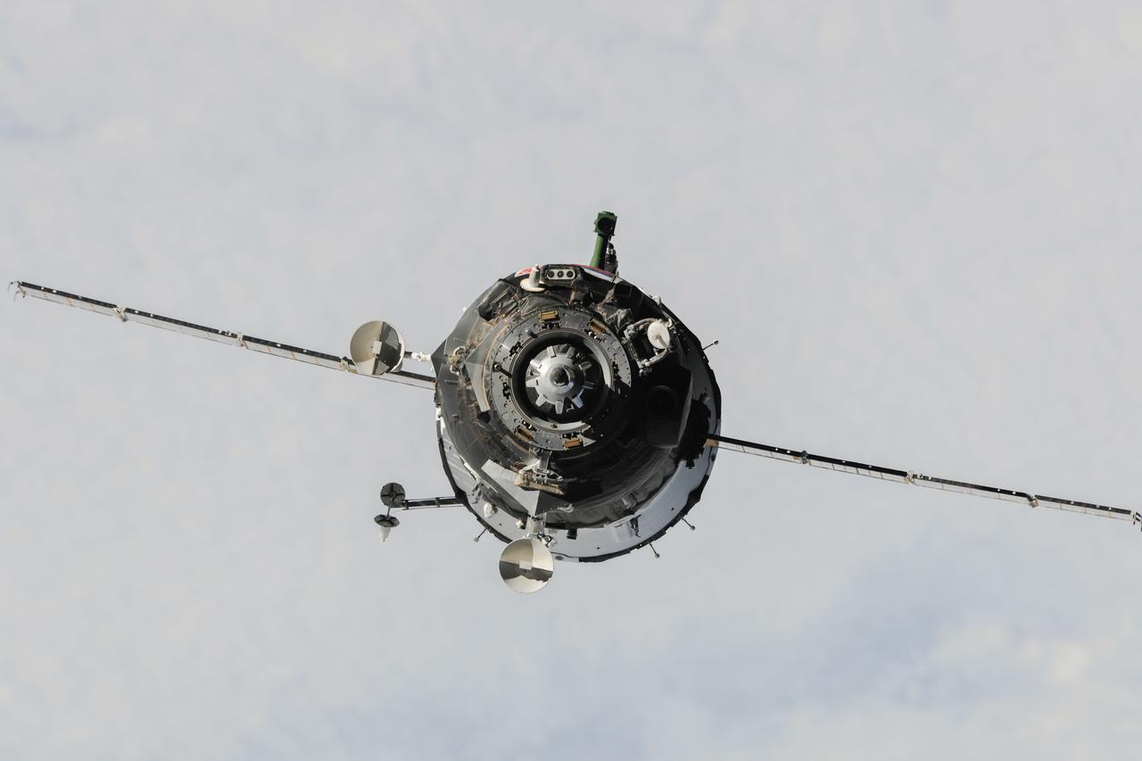 ISS037-E-002665 (25 Sept. 2013) --- The Soyuz TMA-10M spacecraft approaches the International Space Station, carrying Expedition 37 Soyuz Commander Oleg Kotov, NASA Flight Engineer Michael Hopkins and Russian Flight Engineer Sergey Ryazanskiy. The Soyuz docked to the Poisk Mini-Research Module 2 (MRM2) at 10:45 p.m. (EDT) on Sept. 25, 2013.