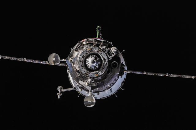 NASA image: Soyuz TMA-10M spacecraft approach to ISS