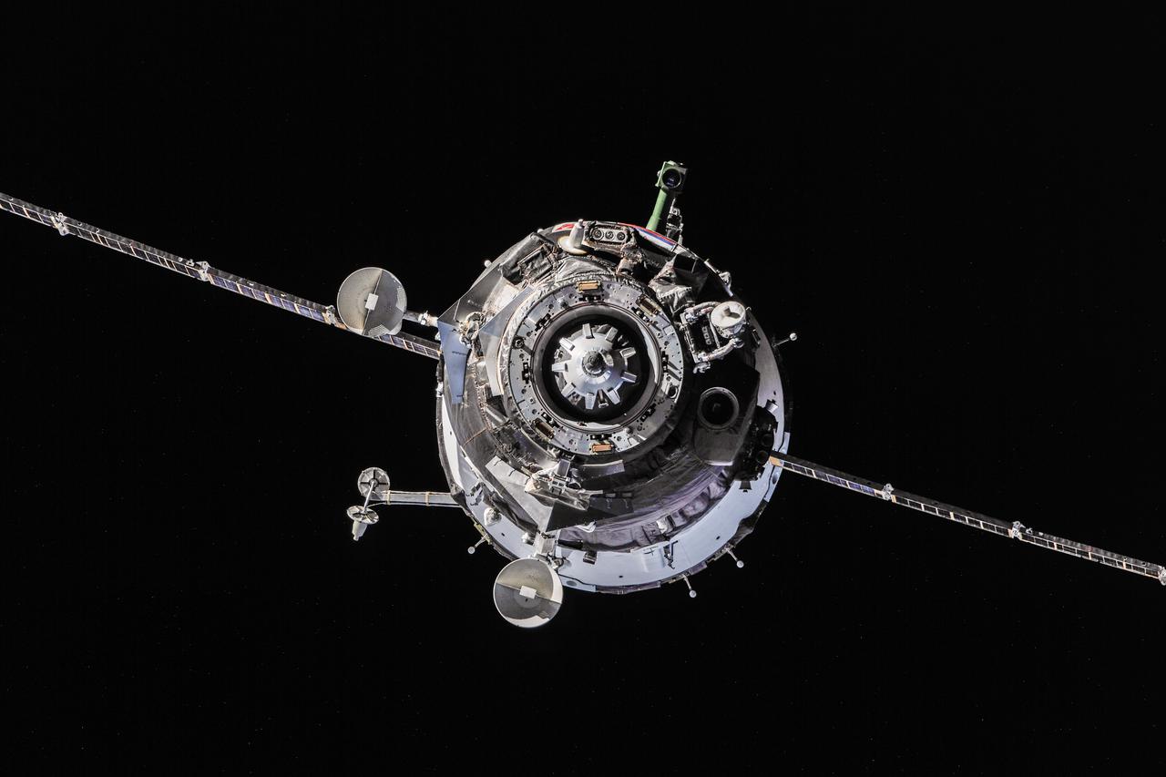 ISS037-E-002669 (25 Sept. 2013) --- The Soyuz TMA-10M spacecraft approaches the International Space Station, carrying Expedition 37 Soyuz Commander Oleg Kotov, NASA Flight Engineer Michael Hopkins and Russian Flight Engineer Sergey Ryazanskiy. The Soyuz docked to the Poisk Mini-Research Module 2 (MRM2) at 10:45 p.m. (EDT) on Sept. 25, 2013.