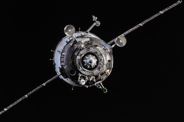 NASA image: Soyuz TMA-10M spacecraft approach to ISS
