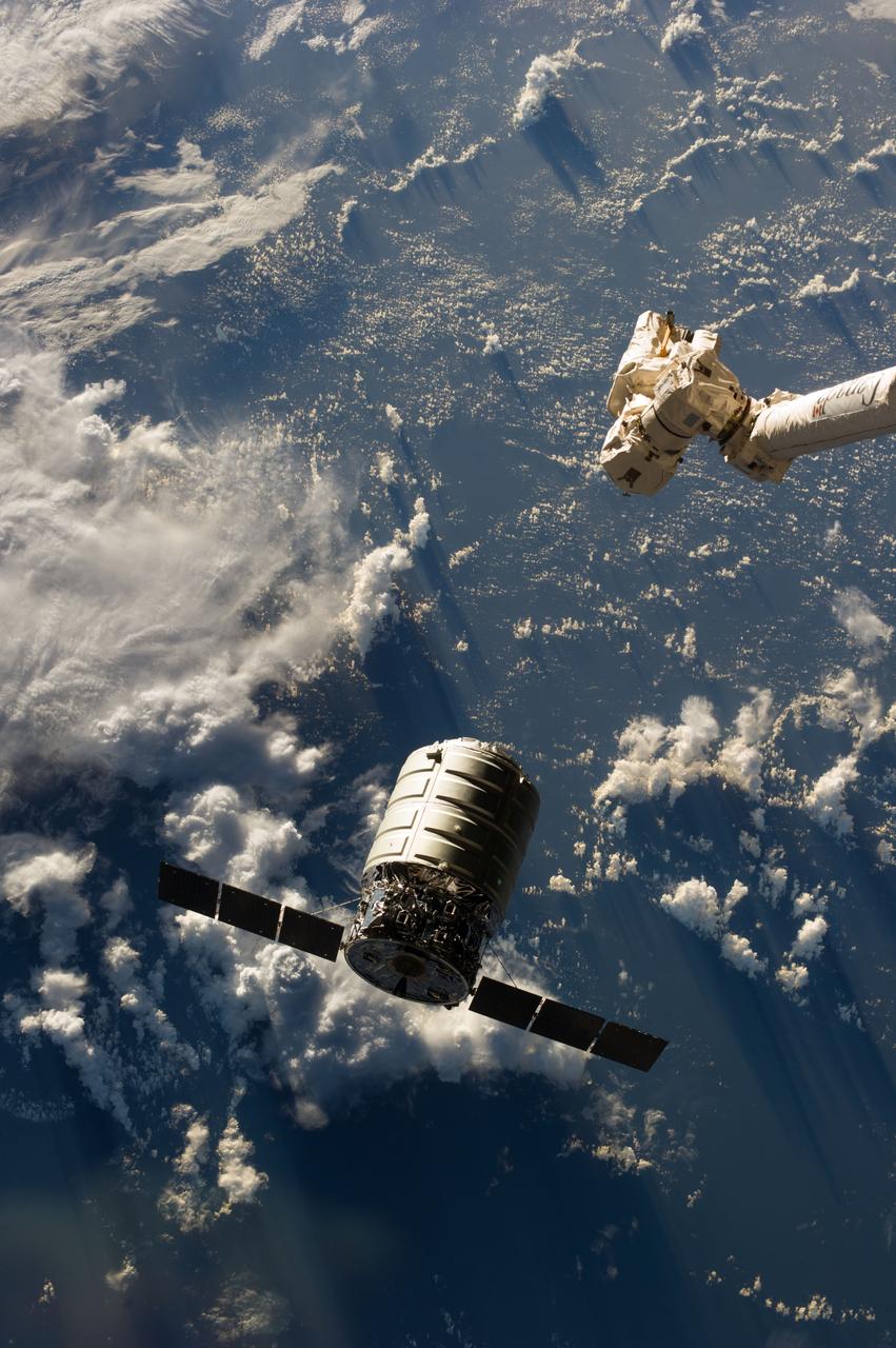 ISS037-E-003717 (29 Sept. 2013) --- The Canadarm2 moves toward the first Cygnus commercial cargo spacecraft built by Orbital Sciences Corp. as it approaches the International Space Station. The two spacecraft converged at 7:01 a.m. EDT on Sept. 29, 2013.