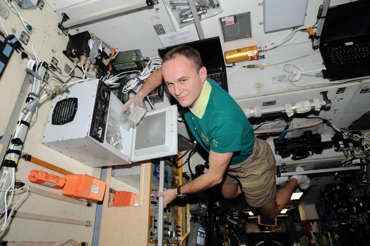 ISS037-E-005692 (5 Oct. 2013) --- Russian cosmonaut Sergey Ryazanskiy, Expedition 37 flight engineer, prepares to manually mix samples in a Bioreactor for the CASKAD experiment in the Poisk Mini-Research Module 2 (MRM2) of the International Space Station.