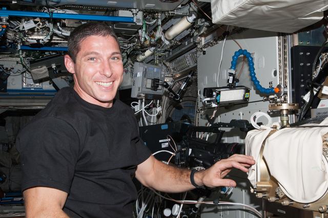 NASA image: Fluids Integrated Rack (FIR) Facility Cable Configuration for Constrained Vapor Bubble (CVB)-2 Operations
