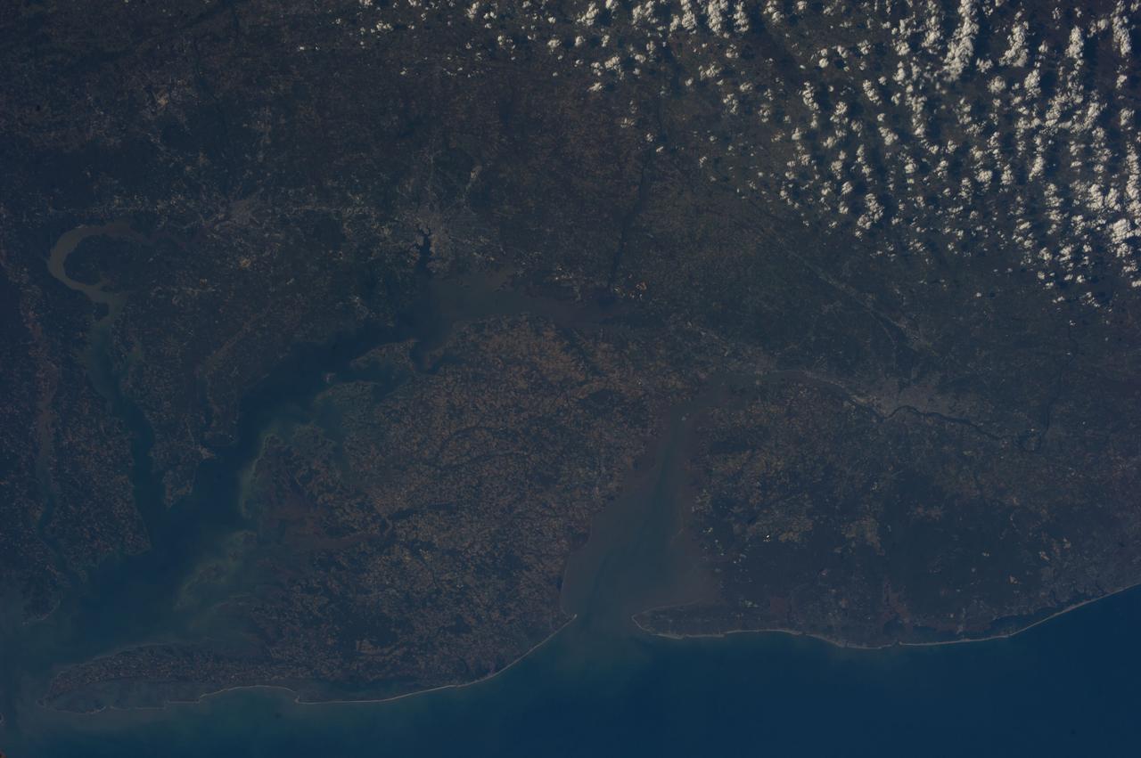 Earth Observation taken during a day pass by the Expedition 37 crew.   Identified via Twitter message as Washington, D.C., Baltimore and Philidelphia.