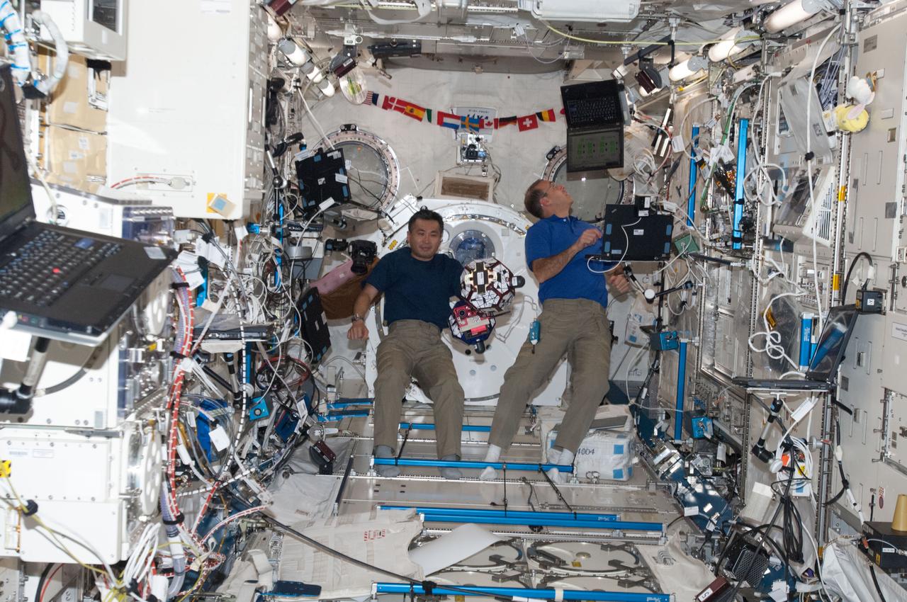 ISS038-E-000068 (10 Nov. 2013) --- In the International Space Station?s Kibo laboratory, Japan Aerospace Exploration Agency astronaut Koichi Wakata (left) and NASA astronaut Rick Mastracchio, both Expedition 38 flight engineers, conduct a session with a pair of bowling-ball-sized free-flying satellites known as Synchronized Position Hold, Engage, Reorient, Experimental Satellites, or SPHERES.