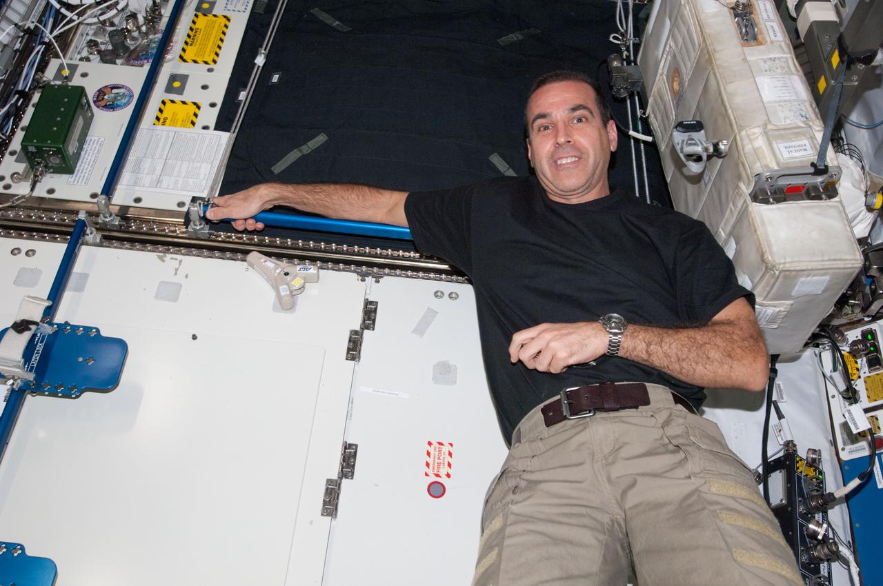 iss038e001780 (11/14/2013) --- A view of NASA astronaut Rick Mastracchio, posing with DIAPASON, in the U.S. Laboratory aboard the International Space Station(ISS). The DIAPASON conducts high-accuracy environmental control,pollution monitoring and particle recording with a simple instrument that captures nanoparticles.