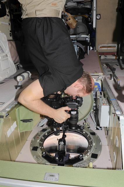 NASA image: Kotov during Albedo Experiment in the SM