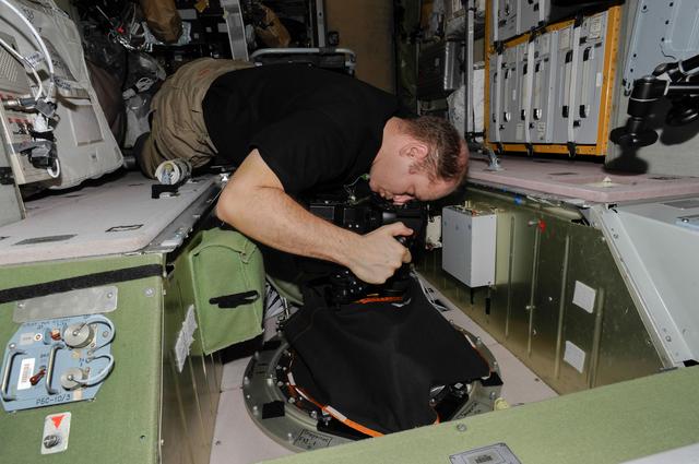 NASA image: Kotov during Albedo Experiment in the SM