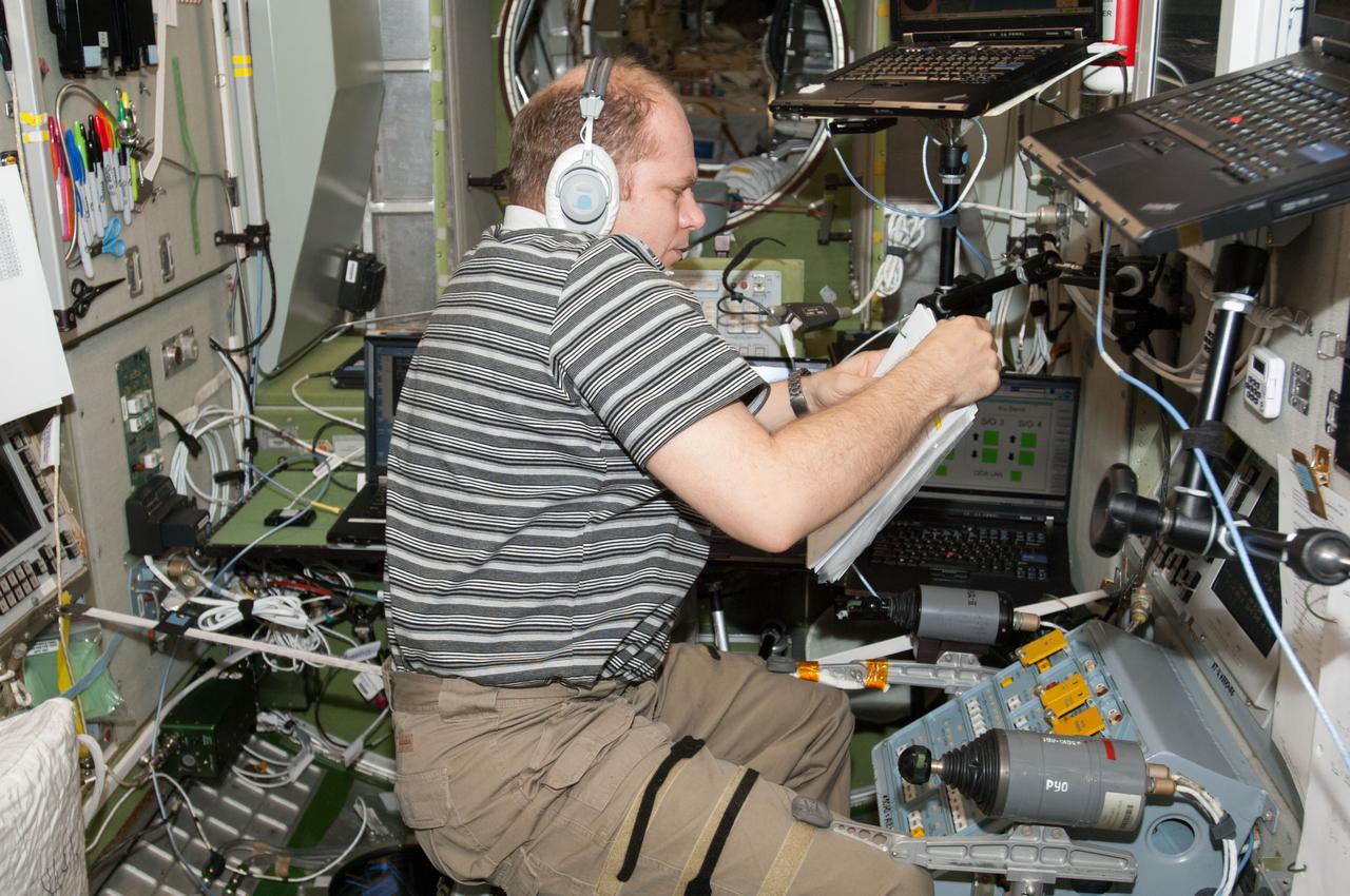 ISS038-E-010383 (29 Nov. 2013) --- Russian cosmonaut Oleg Kotov, Expedition 38 commander, monitors data at the manual TORU docking system controls in the Zvezda Service Module of the International Space Station during approach and docking operations of the unpiloted ISS Progress 53 resupply vehicle.