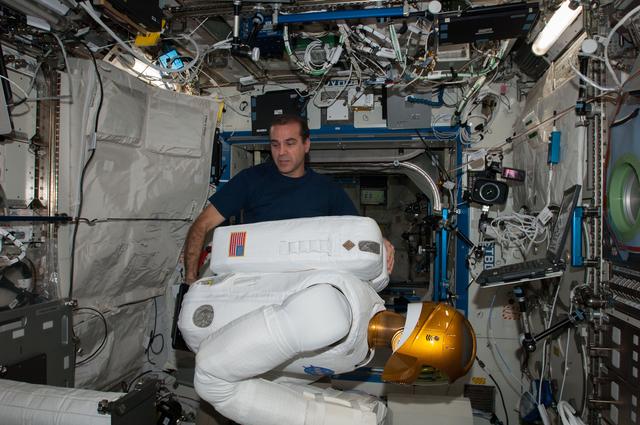 NASA image: Mastracchio prepares Robonaut for Taskboard Operations