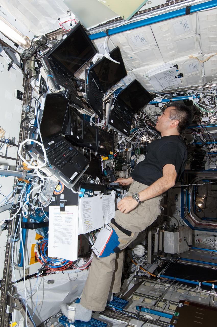 ISS038-E-019291 (21 Dec. 2013) --- Inside the U.S. lab Destiny, Expedition 38 Flight Engineer Koichi Wakata is pictured at the robotic workstation for controlling the International Space Station's remote manipulator system or Canadarm2. The astronaut, who represents the Japan Aerospace Exploration Agency, was supporting the Dec. 21 spacewalk of NASA astronauts Rick Mastracchio and Mike Hopkins.
