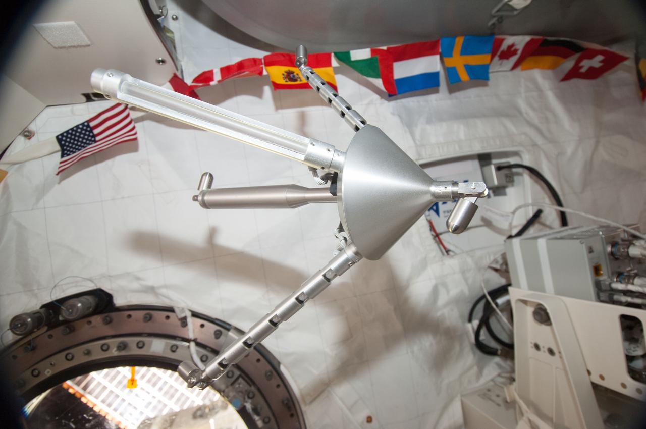 iss038e024925 (1/14/2020) --- View of light spirals from the Education Payload Observation (JAXA-EPO) experiment Spiral Top which aims to record the motion of a spinning top onboard the International Space Station (ISS). The photo was taken in the JAXA Experiment Module (JEM) Pressurized Module (JPM) aboard the International Space Station (ISS).