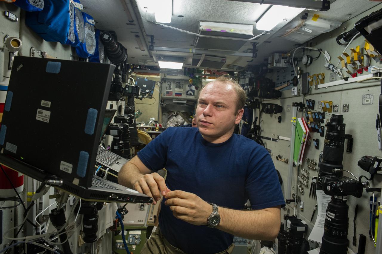 ISS038-E-032828 (14 Jan. 2014) --- Russian cosmonaut Oleg Kotov, Expedition 38 commander, looks at a computer monitor in the Zvezda Service Module of the International Space Station.
