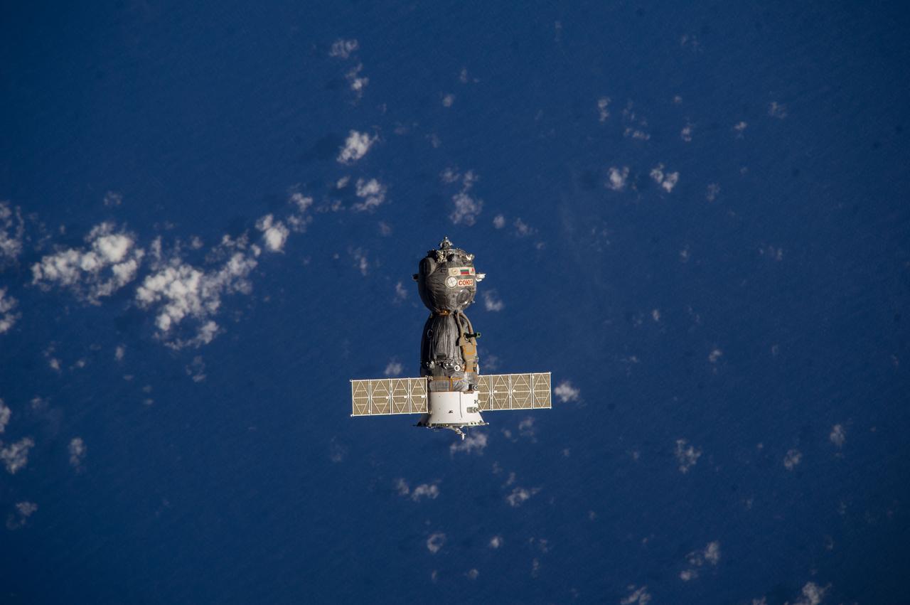 ISS039-E-000061  (11 March 2014) --- As photographed by one of the Expedition 39 crew members aboard the International Space Station, the Soyuz TMA-10M spacecraft heads toward Earth with the Expedition 38 crew aboard. Onboard the Soyuz were NASA astronaut Mike Hopkins and cosmonauts Oleg Kotov and Sergey Ryazanskiy. The trio had served 166 days in Earth orbit as members of the Expedition 37 and 38 crews.