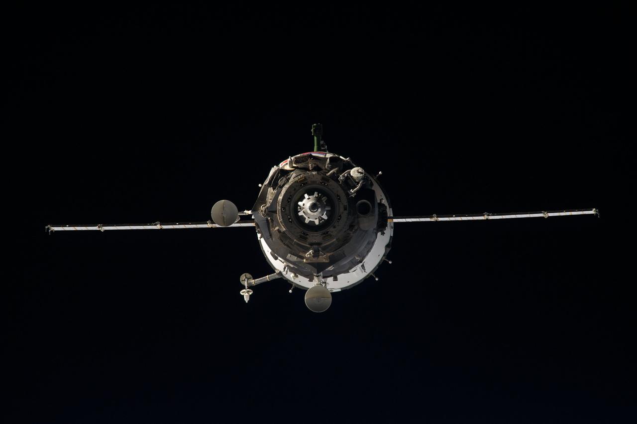 ISS039-E-005670 (27 March 2014) --- A view from the International Space Station shows the Soyuz TMA-12M spacecraft shortly before docking of the two orbiting vehicles. Onboard the   Soyuz at this time were incoming Expedition 39 crew members -- Soyuz Commander Alexander Skvortsov of the Russian Federal Space Agency (Roscosmos) Flight Engineer Steve Swanson of NASA and Flight Engineer Oleg Artemyev of Roscosmos. Onboard the orbiting complex were Expedition 39 Commander Koichi Wakata of the Japan Aerospace Exploration Agency (JAXA), Flight Engineer Rick Mastracchio of NASA and Flight Engineer Mikhail Tyurin of Roscosmos.