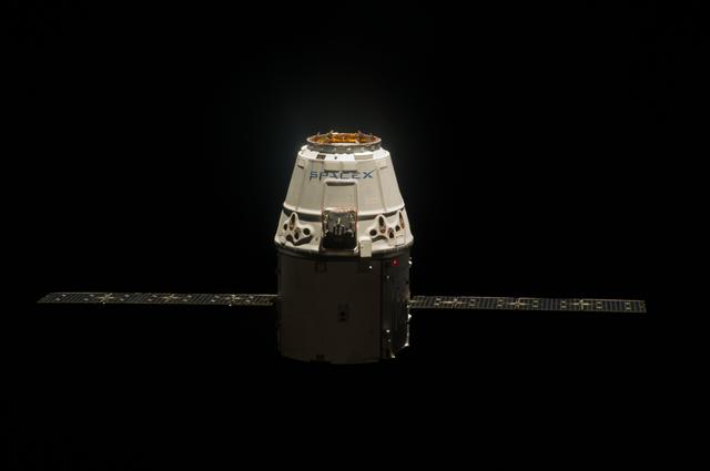 NASA image: Dragon Spacecraft on Approach to ISS