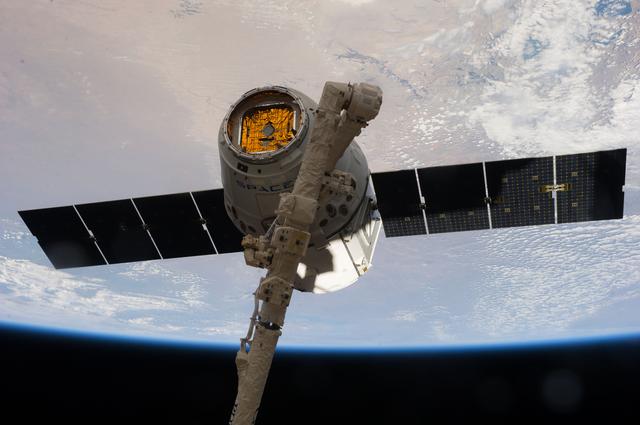 NASA image: Dragon Spacecraft grappled by SSRMS