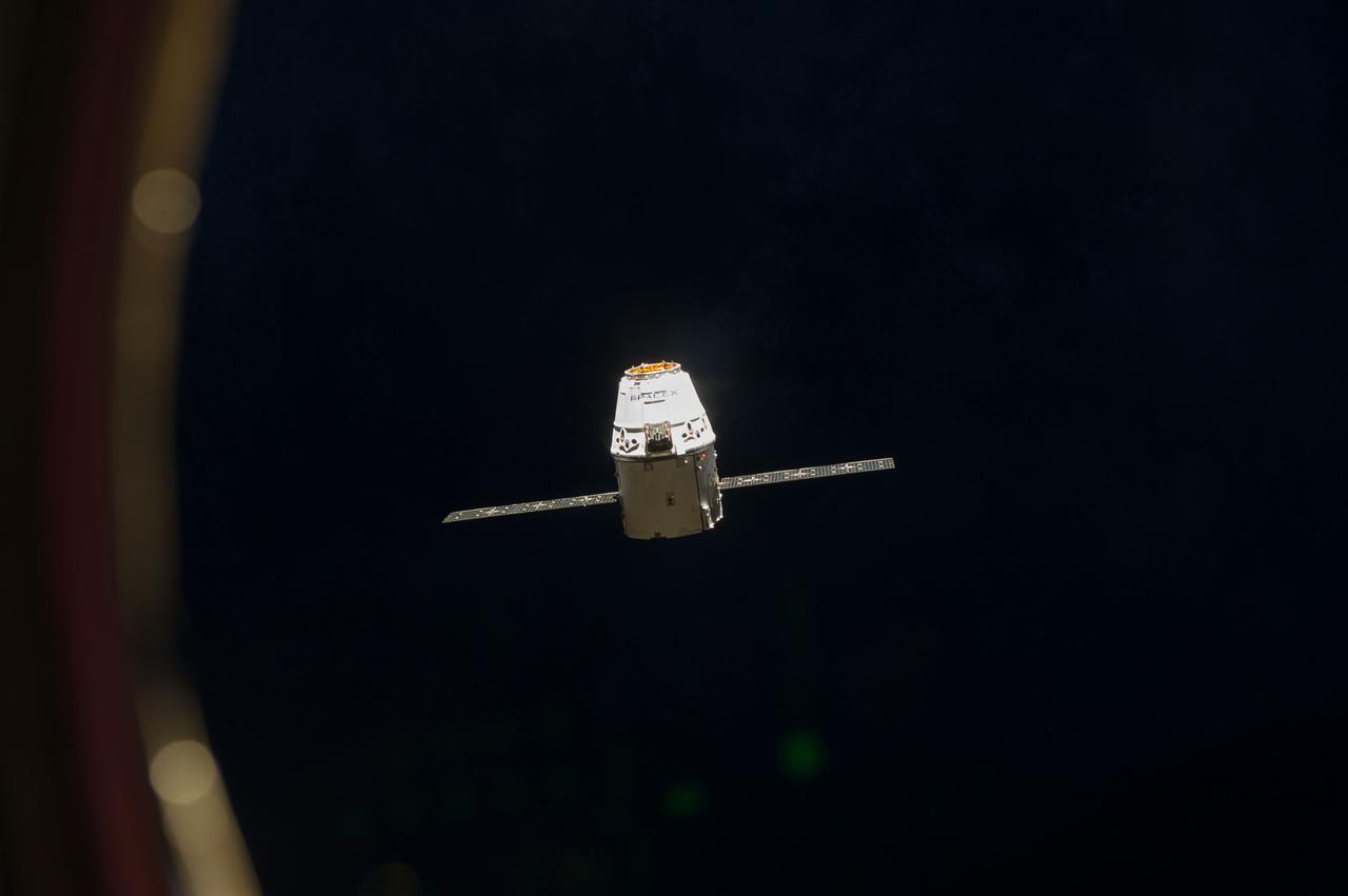 ISS039-E-013584 (20 April 2014) --- This is one of an extensive series of still photos documenting the arrival and ultimate capture and berthing of the SpaceX Dragon at the International Space Station, as photographed by the Expedition 39 crew members onboard the orbital outpost. The spacecraft was captured by the space station and successfully berthed, following the April 20 arrival.
