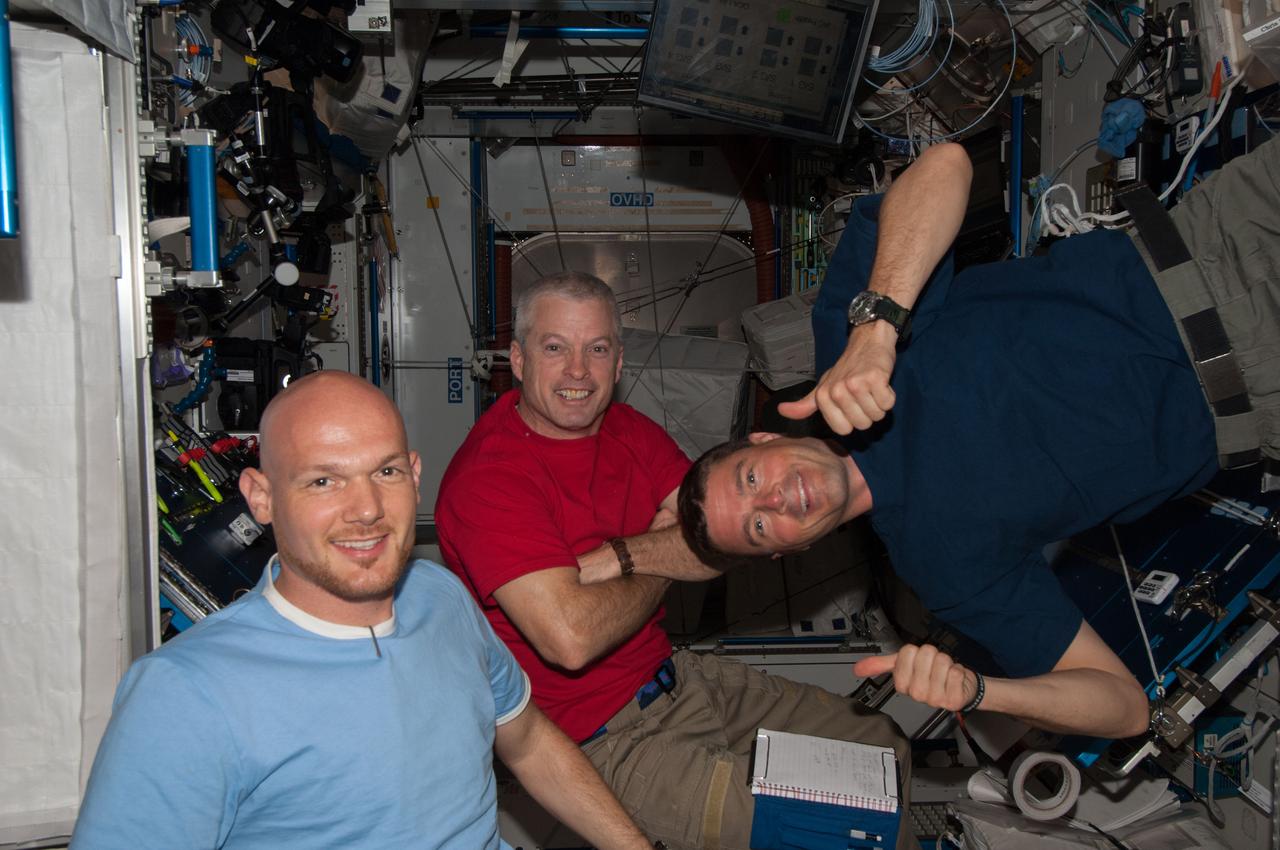 ISS040-E-006033 (29 May 2014) --- NASA astronaut Steve Swanson (center), Expedition 40 commander; along with European Space Agency astronaut Alexander Gerst (left) and NASA astronaut Reid Wiseman, both flight engineers, give a “thumbs up” signal in the Harmony node of the International Space Station.