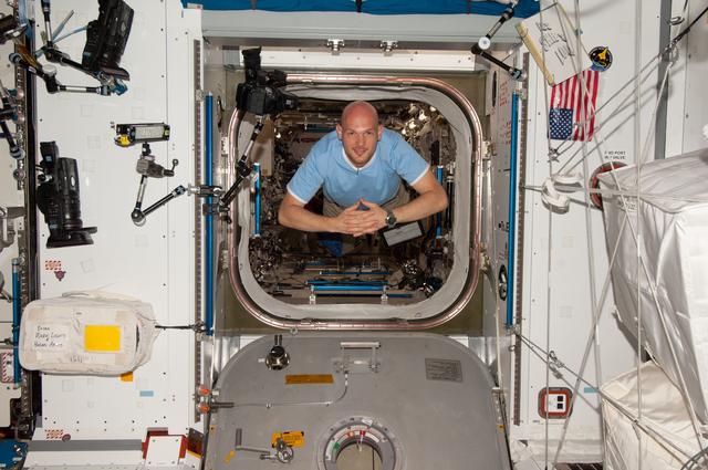 NASA image: Gerst in hatch between Node 2 and JEM
